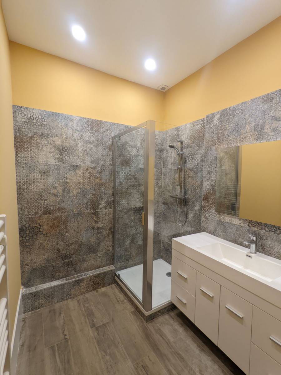 Faire appel à un artisan RGE pour rénovation salle de bain à Paris 11ème confiez la rénovation de votre salle de bain à un artisan rge qualifié à paris 11. bénéficiez de travaux de qualité, respectueux de l