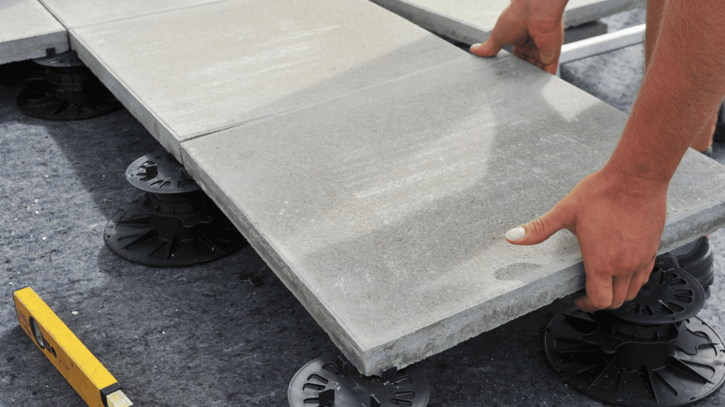 découvrez tout ce qu'il faut savoir sur le prix du carrelage : tarifs au m², comparatif selon les matériaux, conseils pour bien choisir et astuces pour maîtriser votre budget de rénovation.
