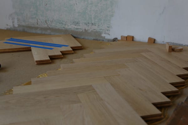 d&eacute;couvrez le prix au m&egrave;tre carr&eacute; pour diff&eacute;rents types de parquet : massif, flottant ou stratifi&eacute;. comparez les tarifs et conseils pour bien choisir votre parquet selon votre budget et vos besoins.