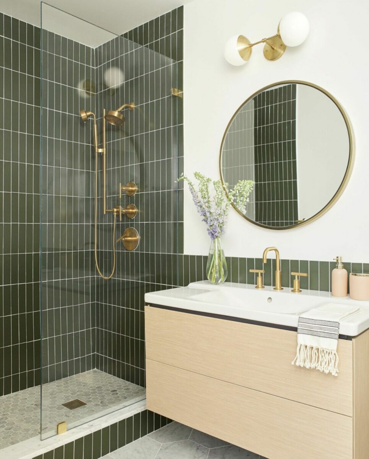 Prix salle de bain contemporaine Paris 11ème découvrez les prix des salles de bain contemporaines à paris 11. comparez les offres, obtenez des conseils d’experts et trouvez l’aménagement idéal pour votre salle de bain moderne.