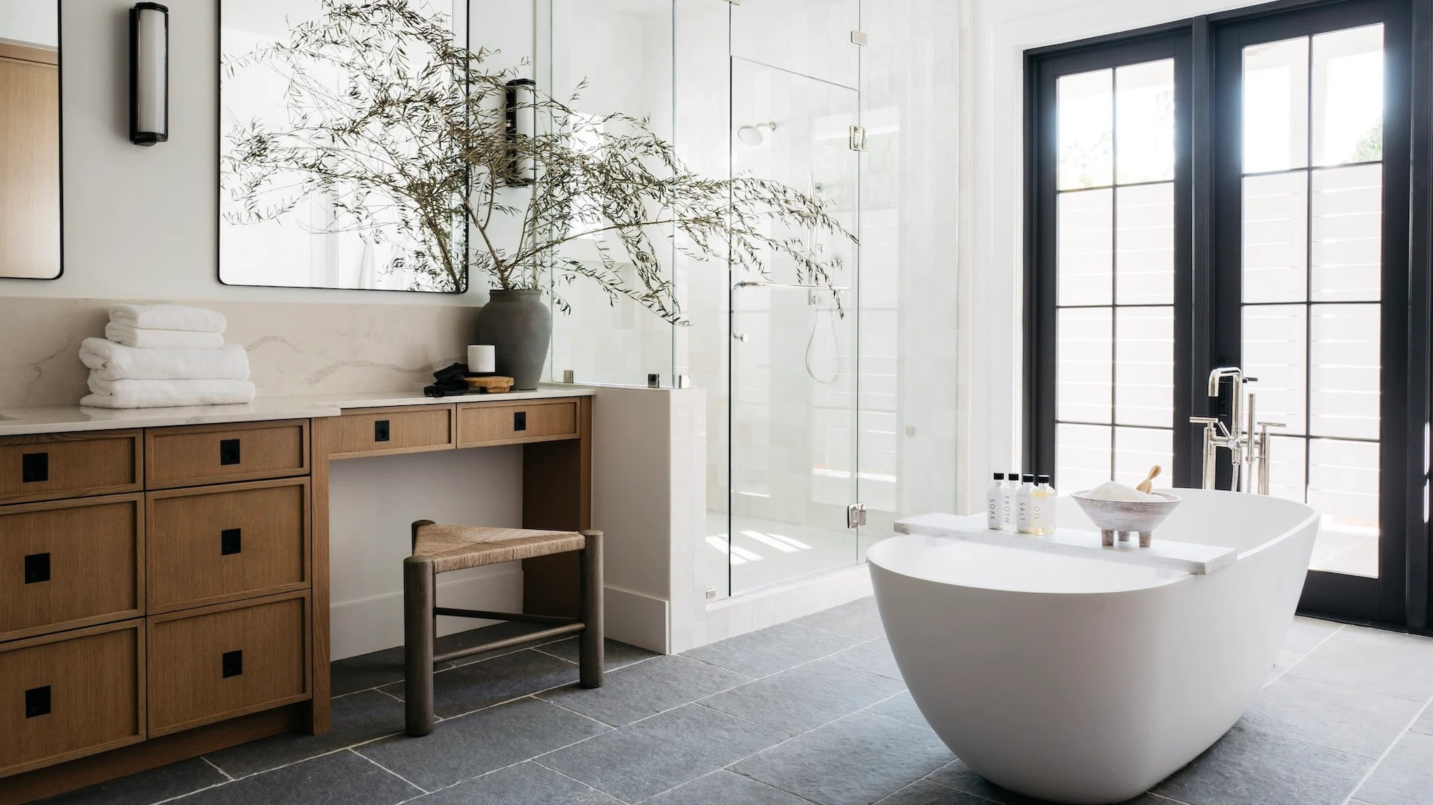 Prix salle de bain contemporaine Paris 11ème découvrez les prix des salles de bain contemporaines à paris 11 : conseils, tendances et idées pour rénover votre espace selon votre budget. devis gratuits et astuces pour une salle de bain moderne adaptée à vos besoins.