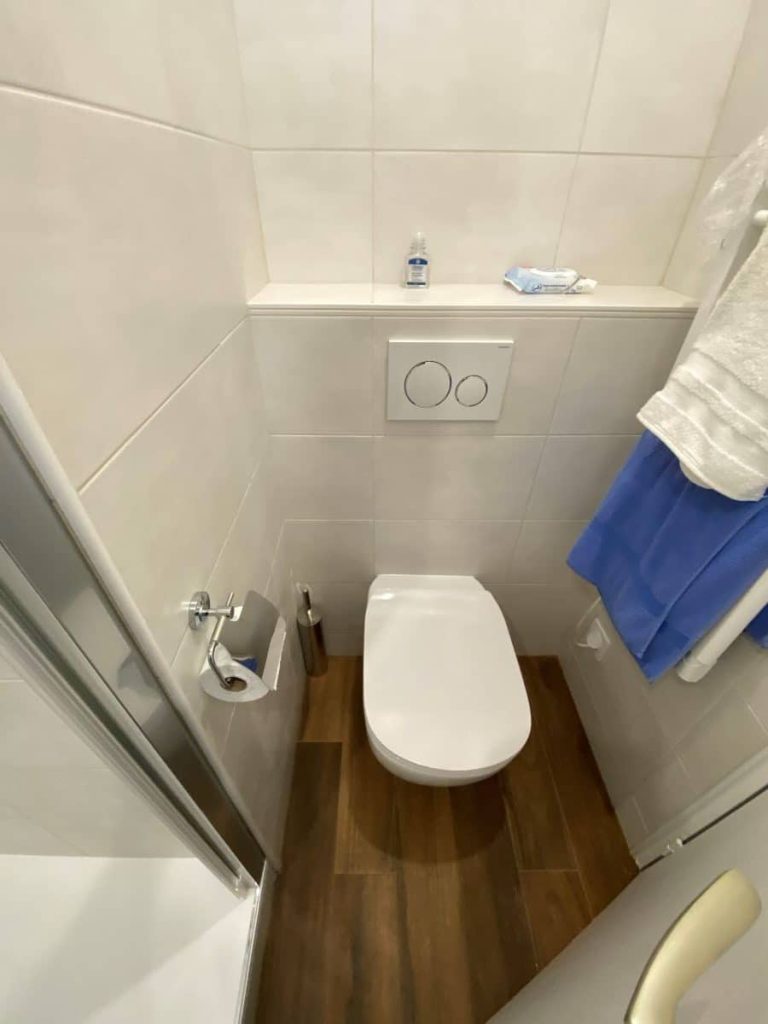 confiez la rénovation de votre salle de bain à un artisan local à paris 75011. service rapide, personnalisé et de qualité pour un espace moderne et fonctionnel.