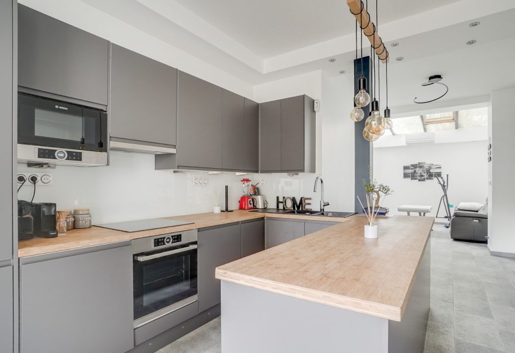 Rénovation cuisine lumineuse Paris 75011 confiez la rénovation de votre cuisine à paris 11 à des experts. modernisation, optimisation de l’espace et conseils sur mesure pour transformer votre cuisine selon vos envies.