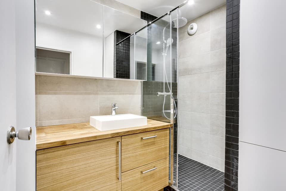Rénovation salle de bain harmonieuse Paris 11ème confiez la rénovation de votre salle de bain à paris 11 à des experts. conseils personnalisés, devis gratuit et travaux de qualité pour moderniser votre espace selon vos envies.