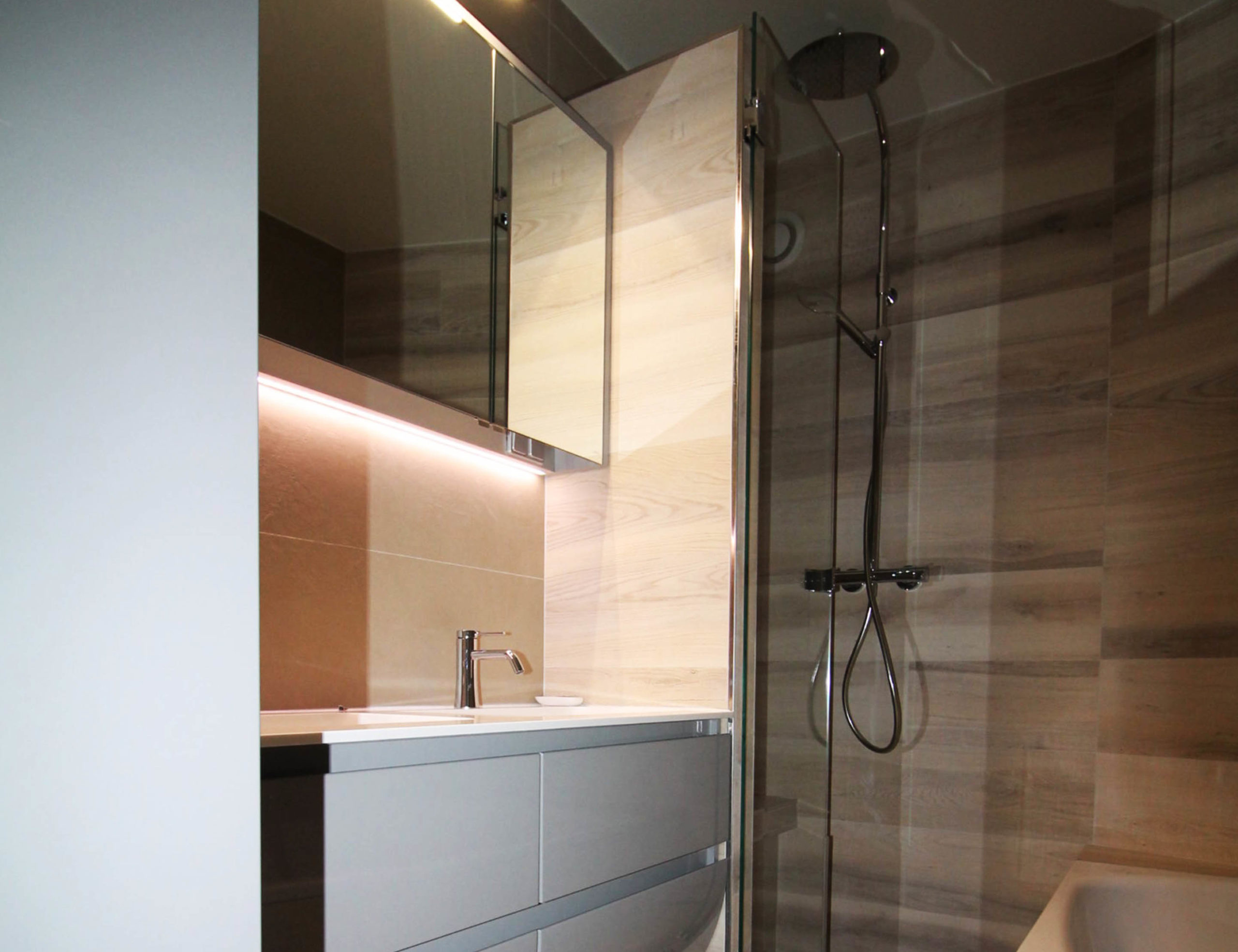 confiez la r&eacute;novation de votre salle de bain &agrave; paris 11 &agrave; des experts. conseils personnalis&eacute;s, mat&eacute;riaux de qualit&eacute; et finitions soign&eacute;es pour une salle de bain moderne et fonctionnelle.