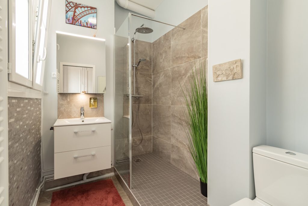 confiez la rénovation de votre salle de bain à paris 11 à des experts. conseils, design sur mesure et devis gratuit pour un espace moderne et fonctionnel.