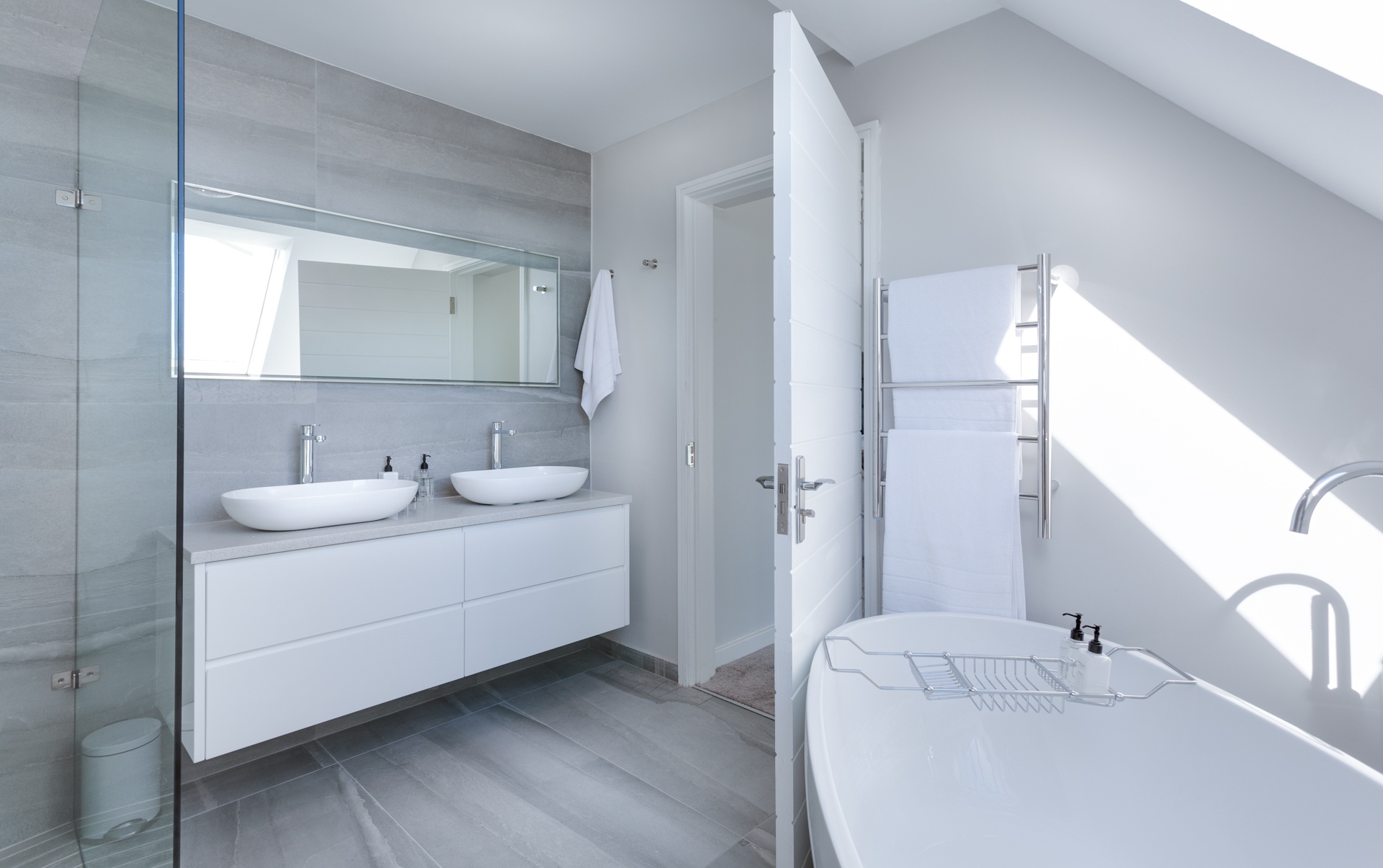 Rénover une salle de bain exigüe à Paris 11 : astuces de pro rénovez votre salle de bain à paris 11 avec des professionnels expérimentés. solutions sur mesure, matériaux de qualité et accompagnement personnalisé pour transformer votre espace en un lieu moderne et fonctionnel.