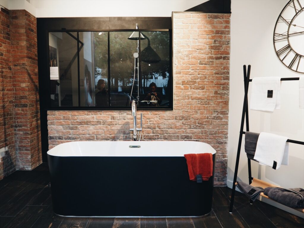 confiez la rénovation de votre salle de bain à paris 11 à des experts. devis gratuit, conseils personnalisés et travail soigné pour un espace moderne et fonctionnel.