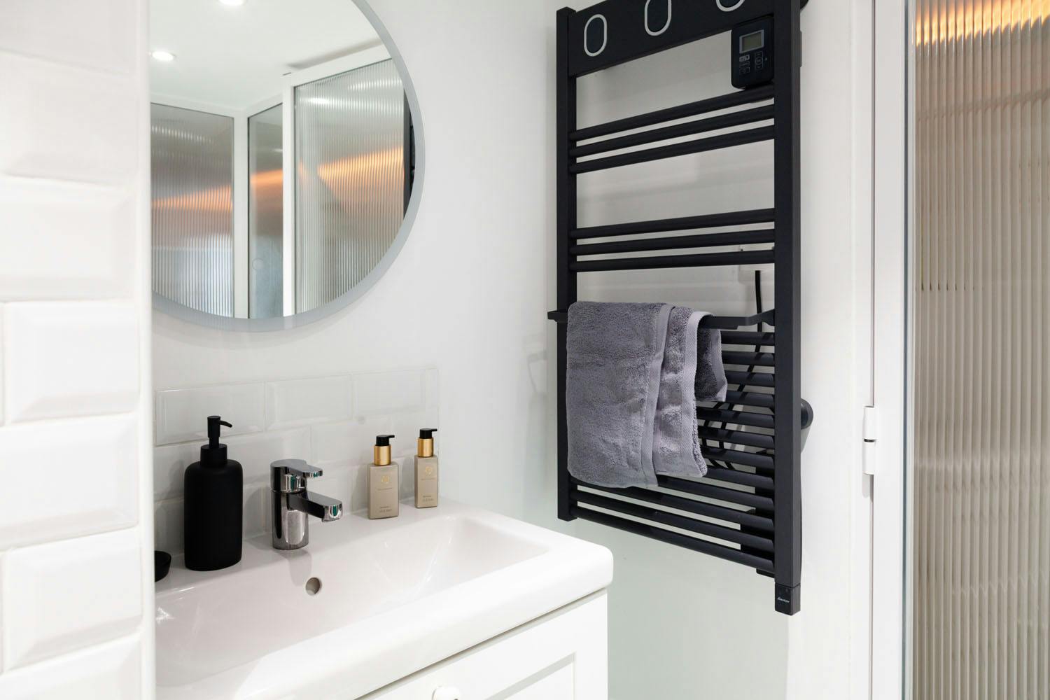 Rénovation salle de bain contemporaine Paris 75011 confiez la rénovation de votre salle de bain à paris à des experts qualifiés. solutions sur mesure, travaux rapides et finitions impeccables pour transformer votre espace selon vos envies.