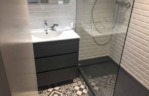 Rénovation salle de bain lumineuse Paris 75011 confiez la rénovation de votre salle de bain à paris à des experts qualifiés. devis gratuit, conseils personnalisés et travaux sur mesure pour transformer votre salle de bain selon vos envies.