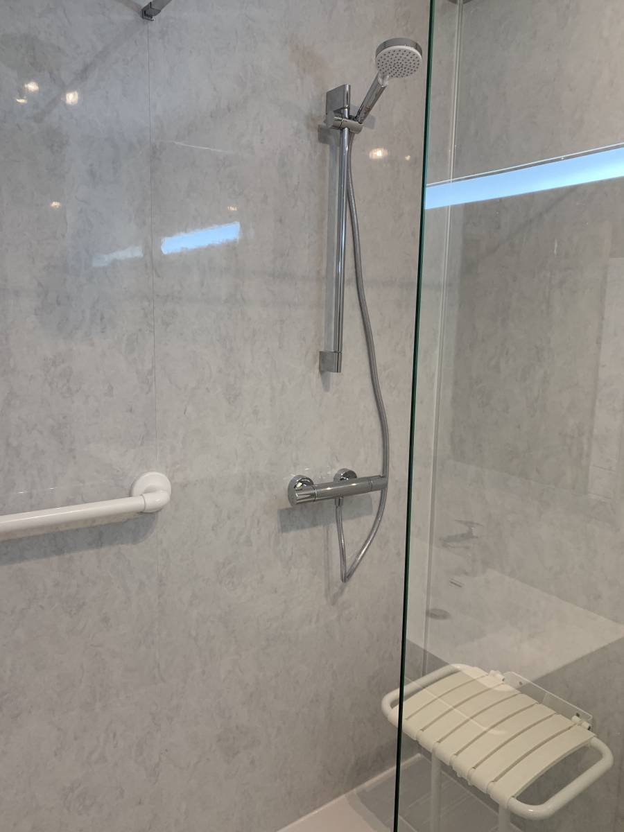 Rénovation salle de bain lumineuse Paris 75011 confiez la rénovation de votre salle de bain à paris à nos experts. solutions sur mesure, conseils personnalisés et travaux de qualité pour transformer votre espace selon vos envies !
