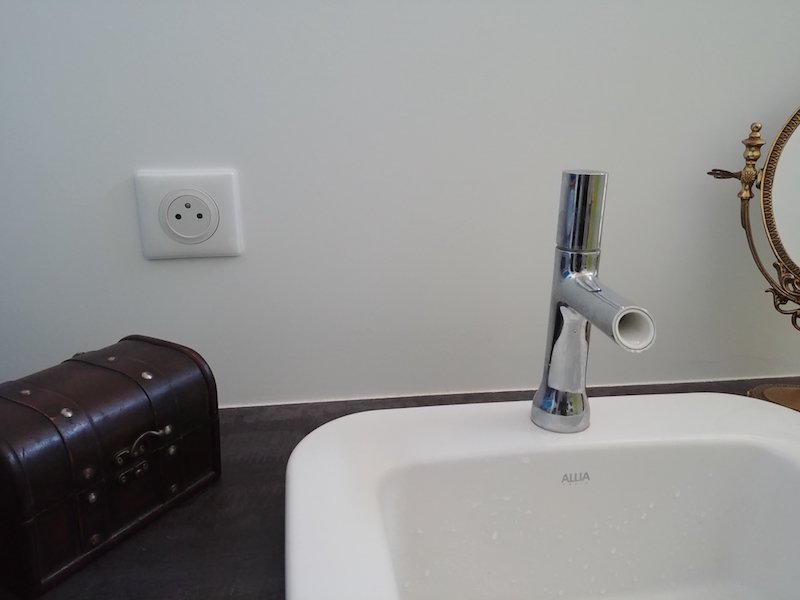 d&eacute;couvrez les normes &eacute;lectriques &agrave; respecter pour s&eacute;curiser votre salle de bain &agrave; paris 11 : conseils, r&eacute;glementation en vigueur et mise aux normes par un professionnel qualifi&eacute;.