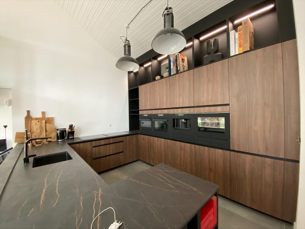 d&eacute;couvrez comment la r&eacute;novation de votre cuisine peut augmenter la valeur de votre appartement. conseils, astuces et id&eacute;es pour valoriser votre bien immobilier gr&acirc;ce &agrave; des travaux de modernisation adapt&eacute;s.