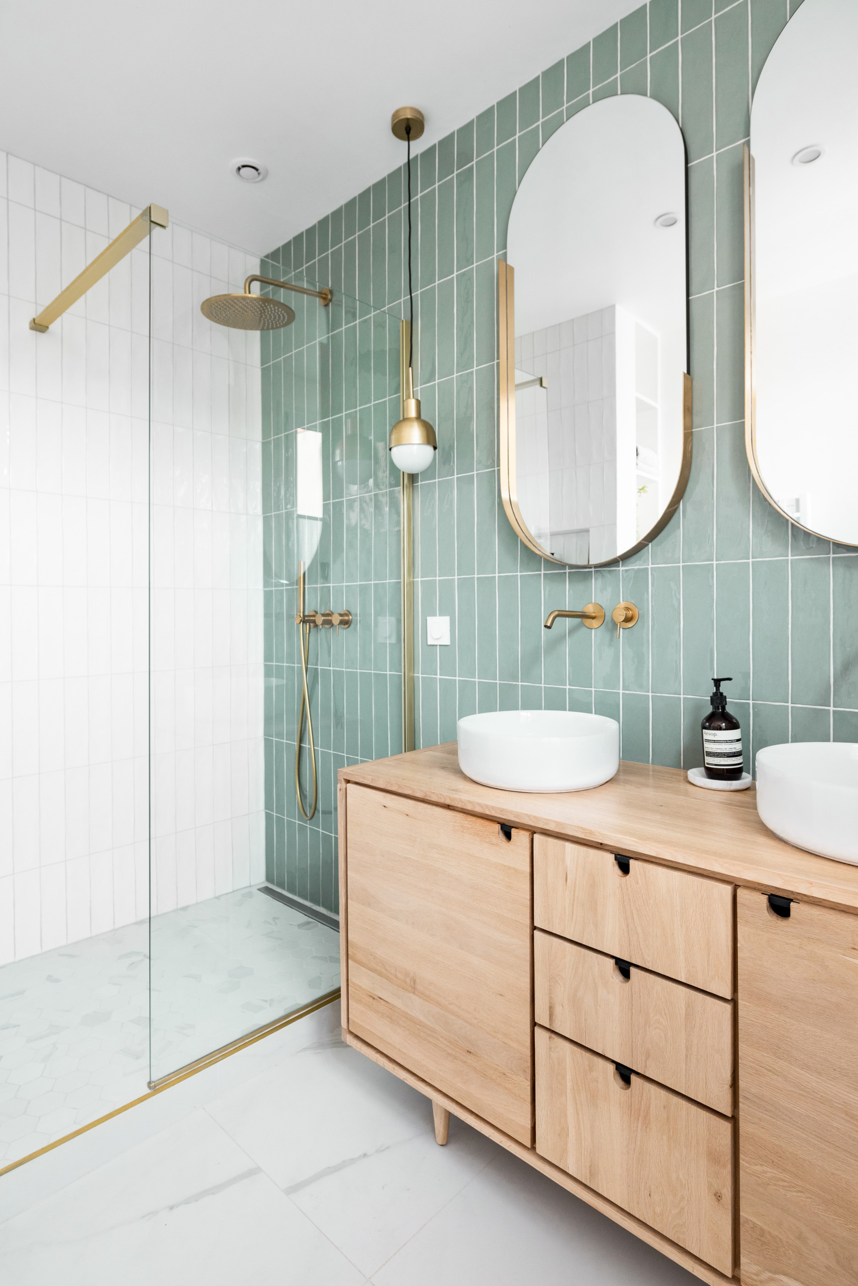 Rénovation moderne de salle de bain à Paris 11ème : tendances 2025 découvrez nos conseils et idées pour la rénovation d