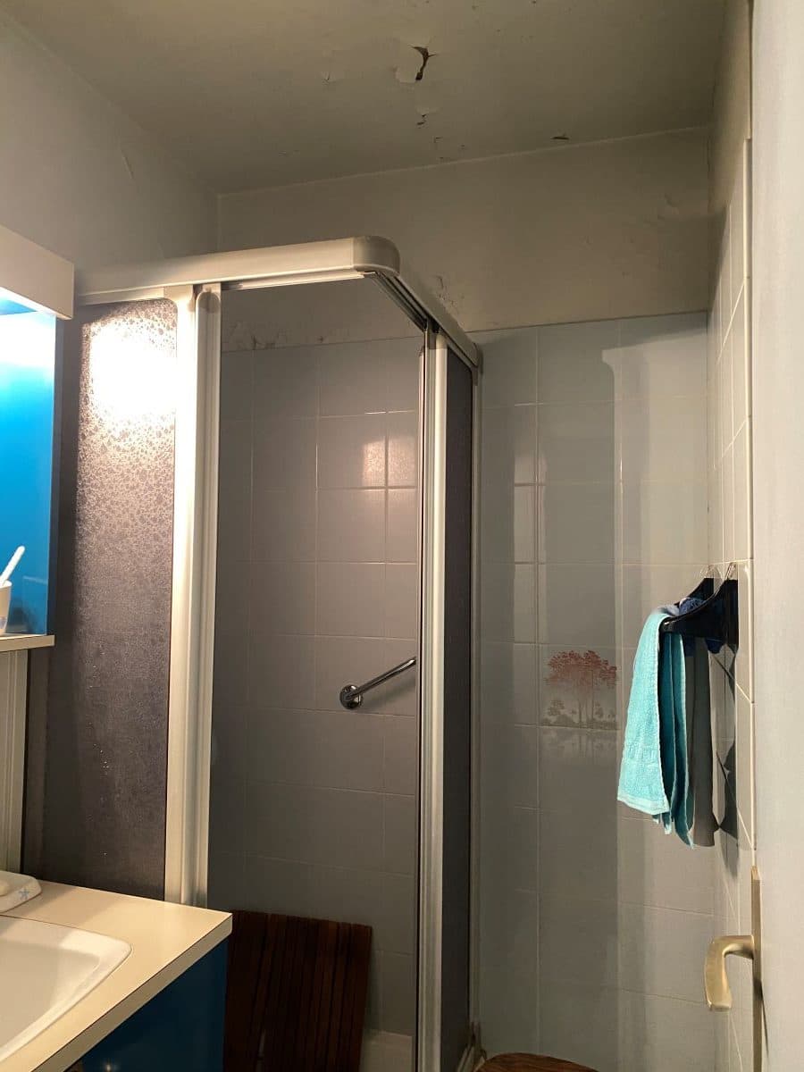Rénovation minimaliste de salle de bain à Paris 11ème confiez la rénovation de votre salle de bain à paris 11 à des experts ! modernisation, optimisation de l’espace et finitions soignées pour un résultat à la hauteur de vos attentes. devis gratuit.