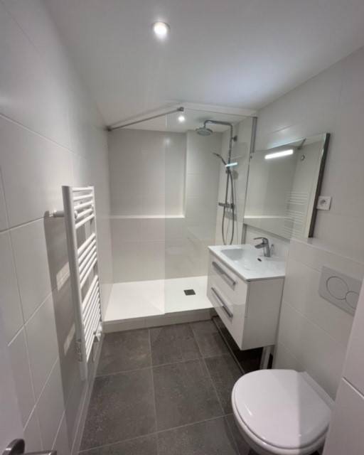 d&eacute;couvrez des id&eacute;es et conseils pour la r&eacute;novation de salle de bain dans les petits espaces. optimisez chaque m&egrave;tre carr&eacute; gr&acirc;ce &agrave; des astuces pratiques et des am&eacute;nagements adapt&eacute;s &agrave; votre salle d&rsquo;eau.