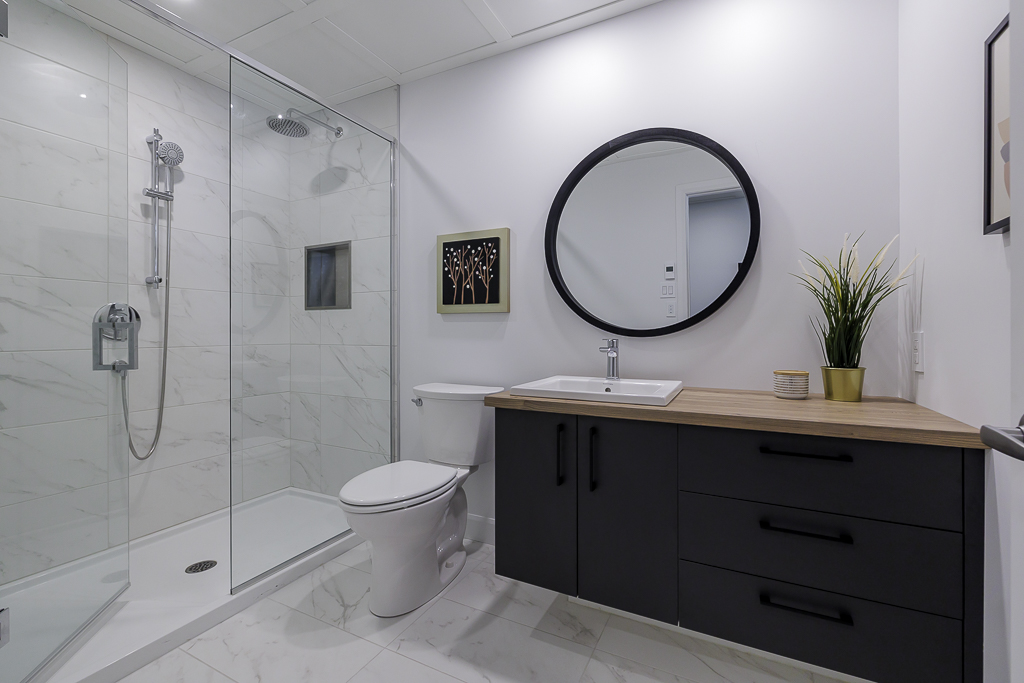 découvrez nos conseils et astuces pour réussir la rénovation d'une petite salle de bain. optimisez l'espace, choisissez les bons matériaux et maximisez le confort dans les petits espaces grâce à nos idées pratiques.