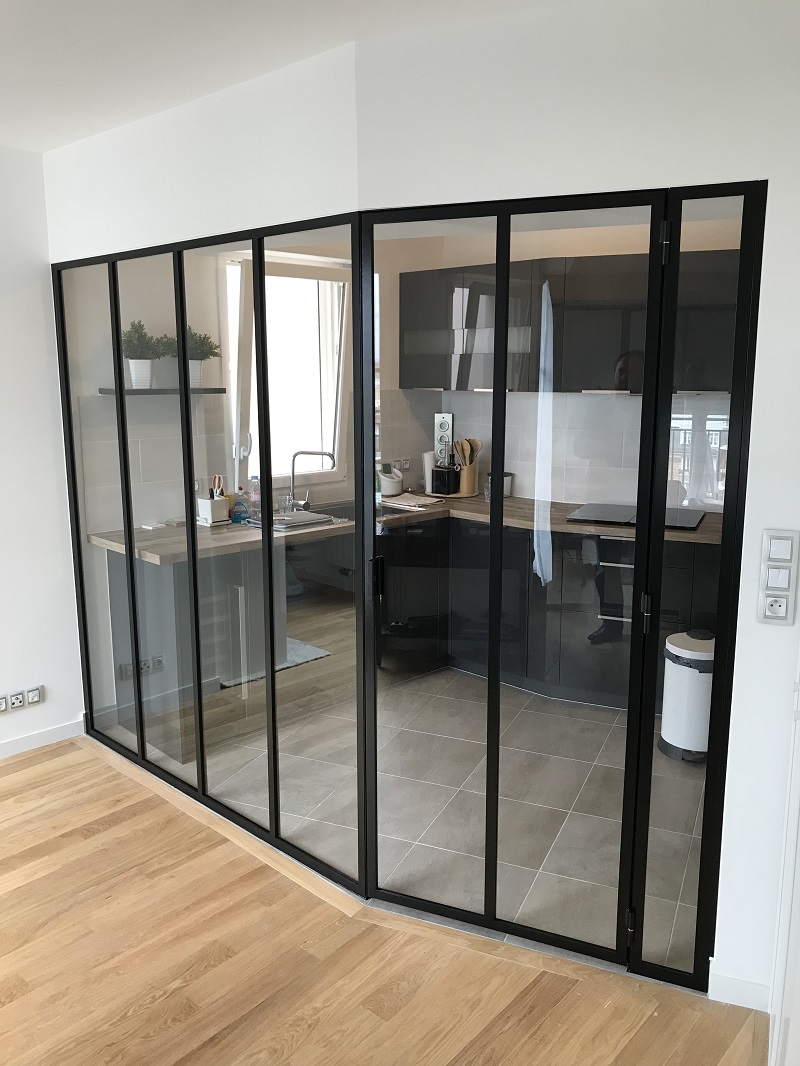 Installer une verrière lors de la rénovation cuisine à paris 75011 découvrez nos solutions de verrière pour cuisine à paris 75011 : installation sur mesure, design moderne et séparation élégante des espaces. demandez votre devis gratuit !